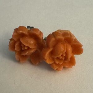Coral colored flower stud earrings. Approximately 1/3 inches in diameter.